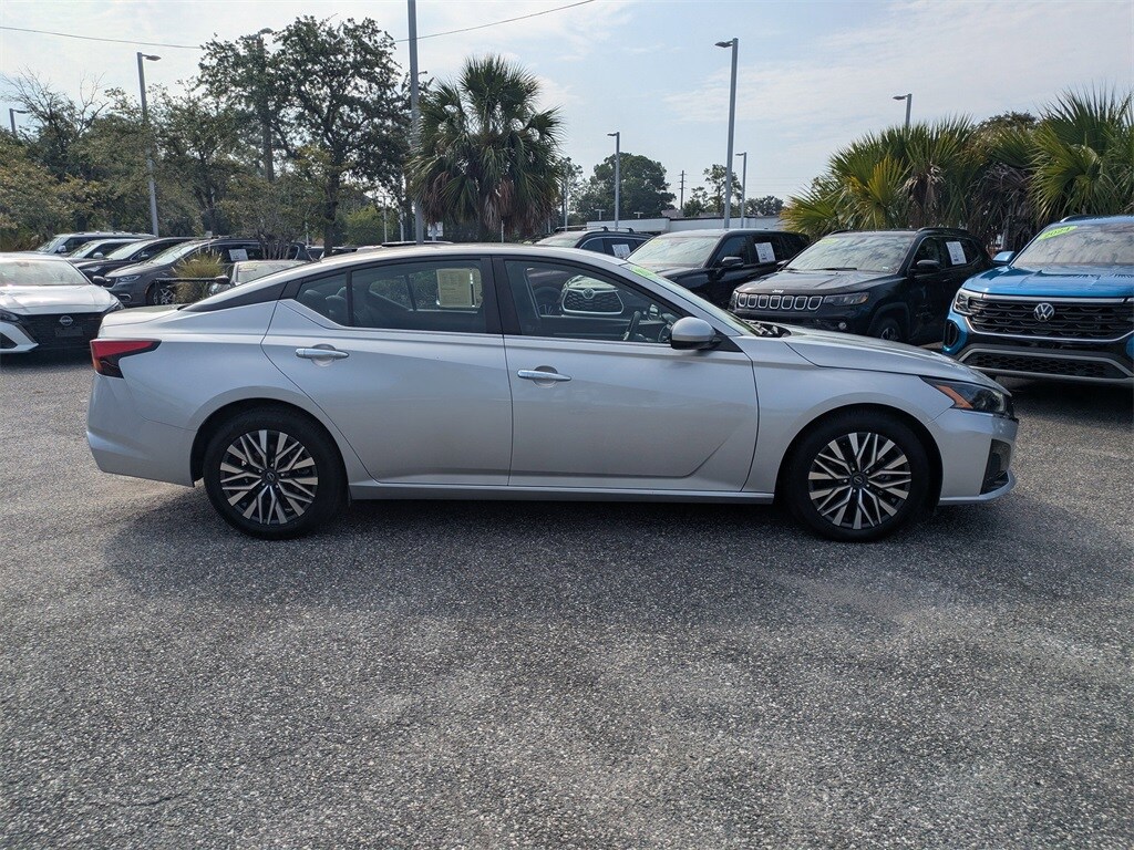 2023 Nissan Altima 2.5 SV photo 2
