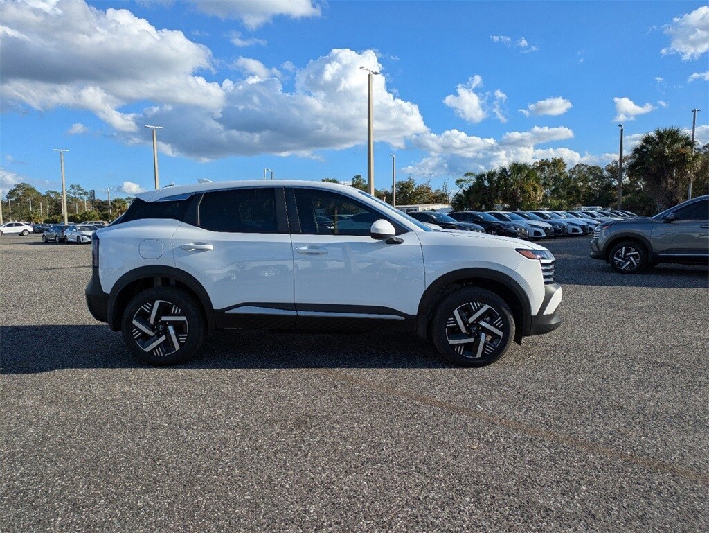 2025 Nissan Kicks SV photo 3