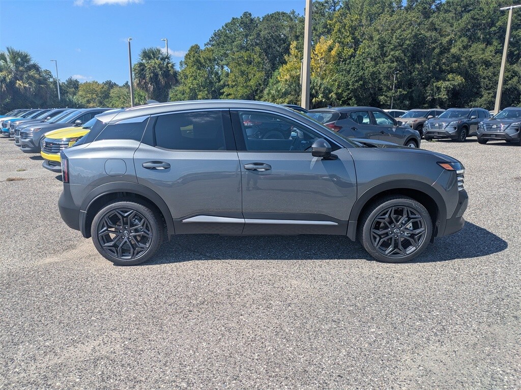 2025 Nissan Kicks SR photo 2