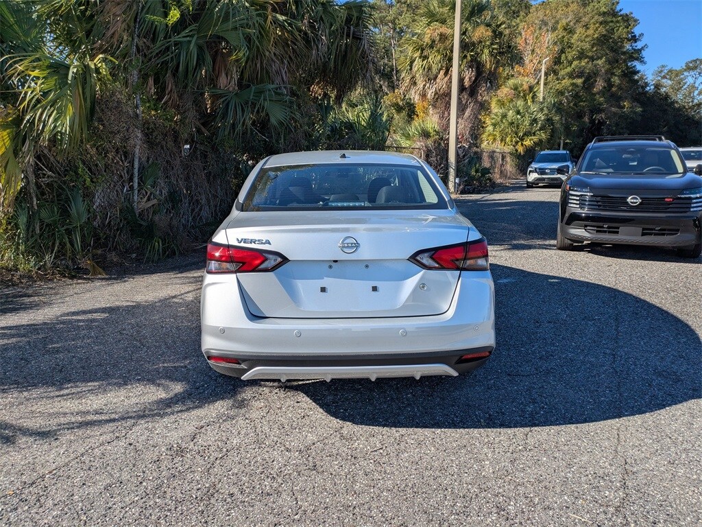 New 2025 Nissan Versa 1.6 S Sedan