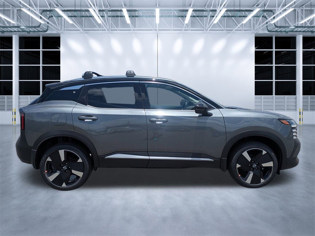 2025 Nissan Kicks SR photo 2