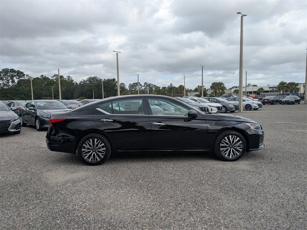 2025 Nissan Altima SV photo 2