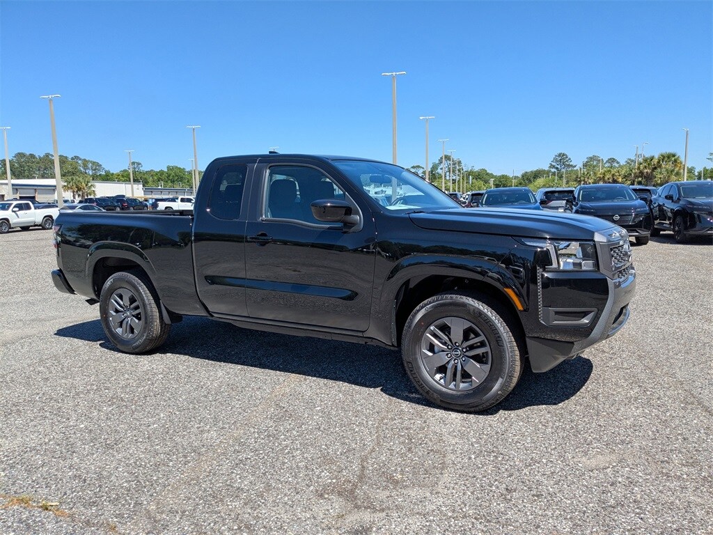 2025 Nissan Frontier SV photo 2