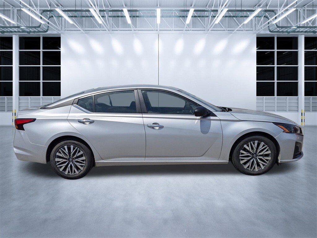2024 Nissan Altima 2.5 SV photo 3