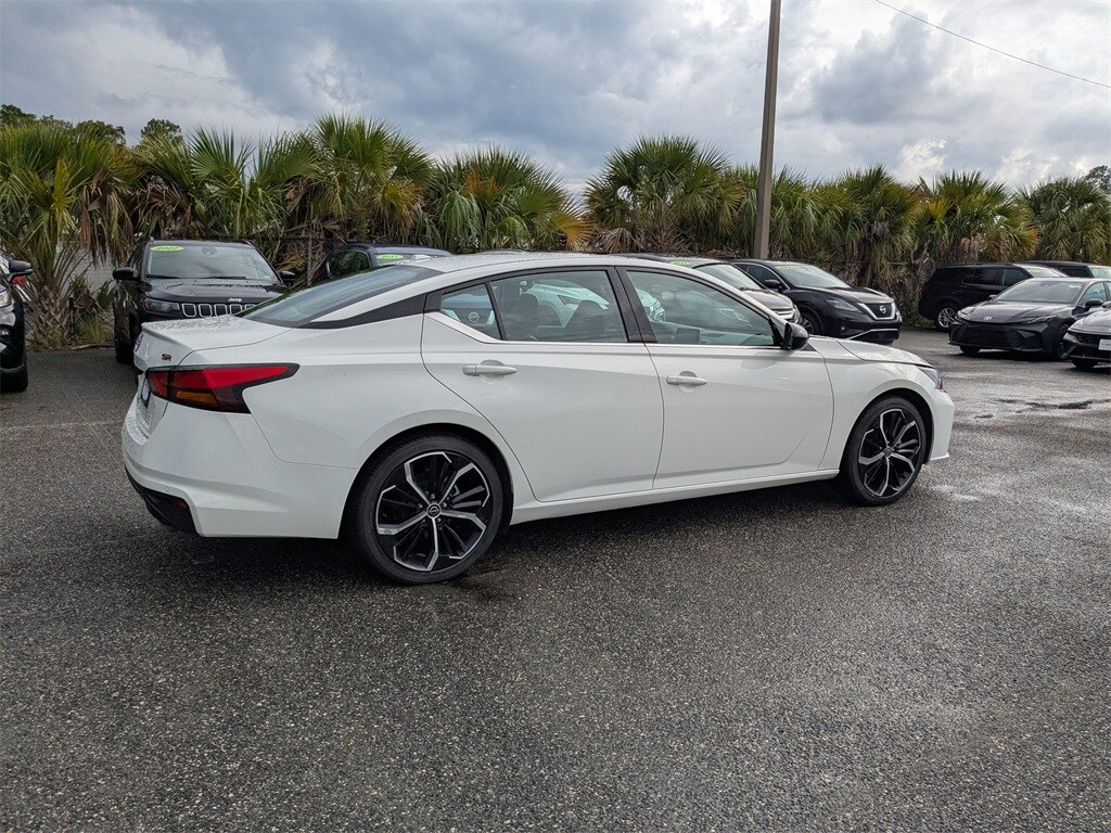 2024 Nissan Altima 2.5 SR photo 3