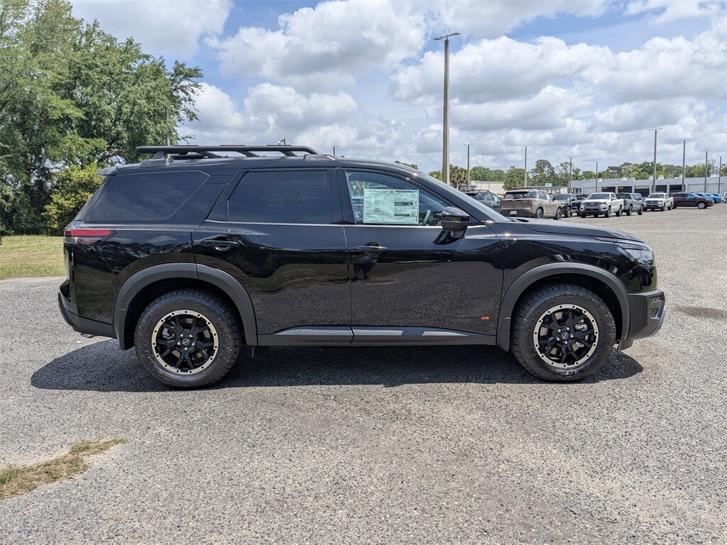 2025 Nissan Pathfinder Rock Creek photo 3