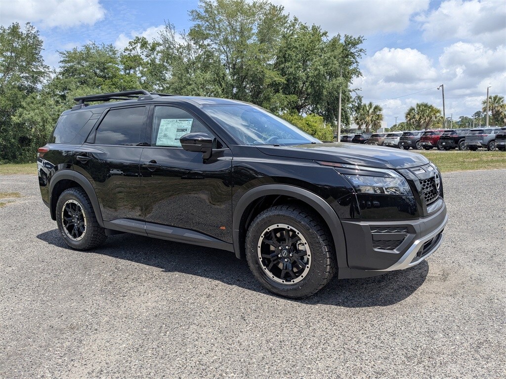 2025 Nissan Pathfinder Rock Creek photo 2