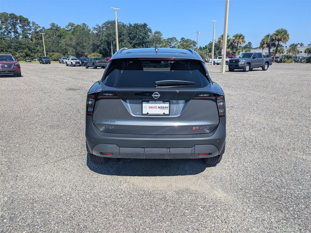 2025 Nissan Kicks SR photo 4