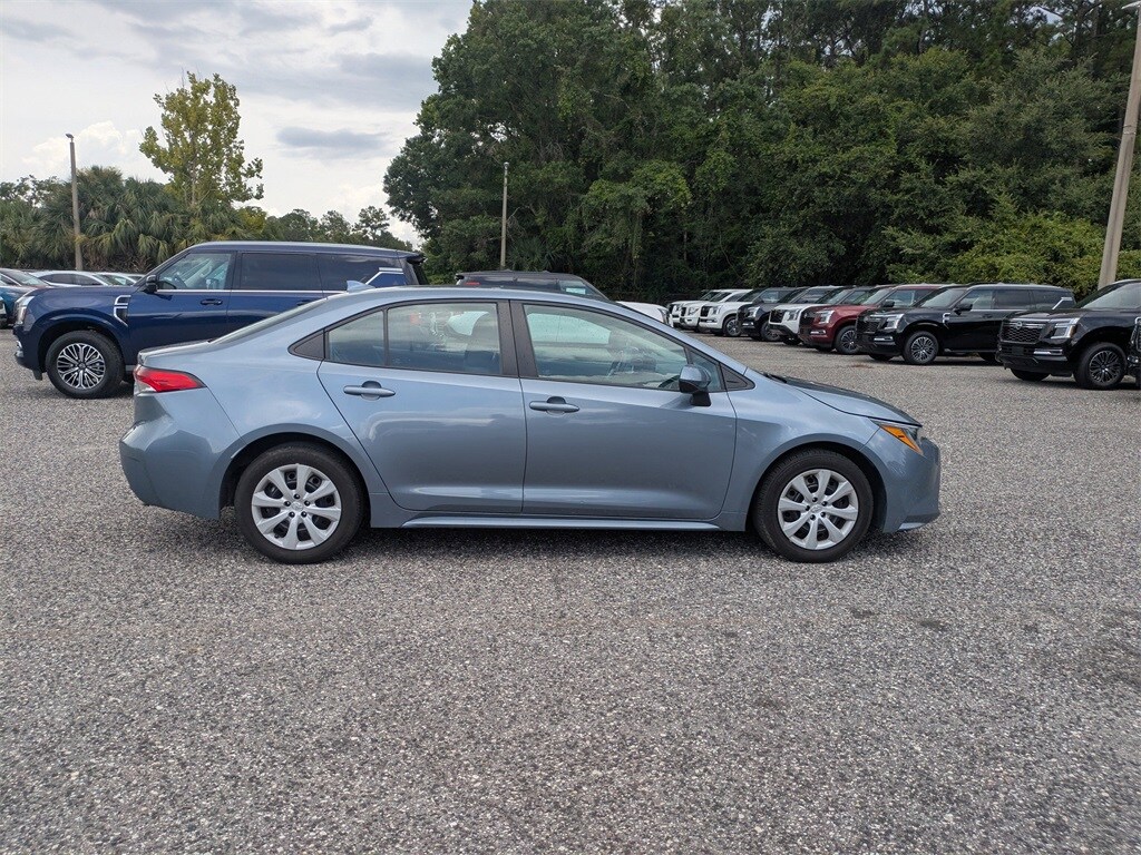 2023 Toyota Corolla LE photo 2