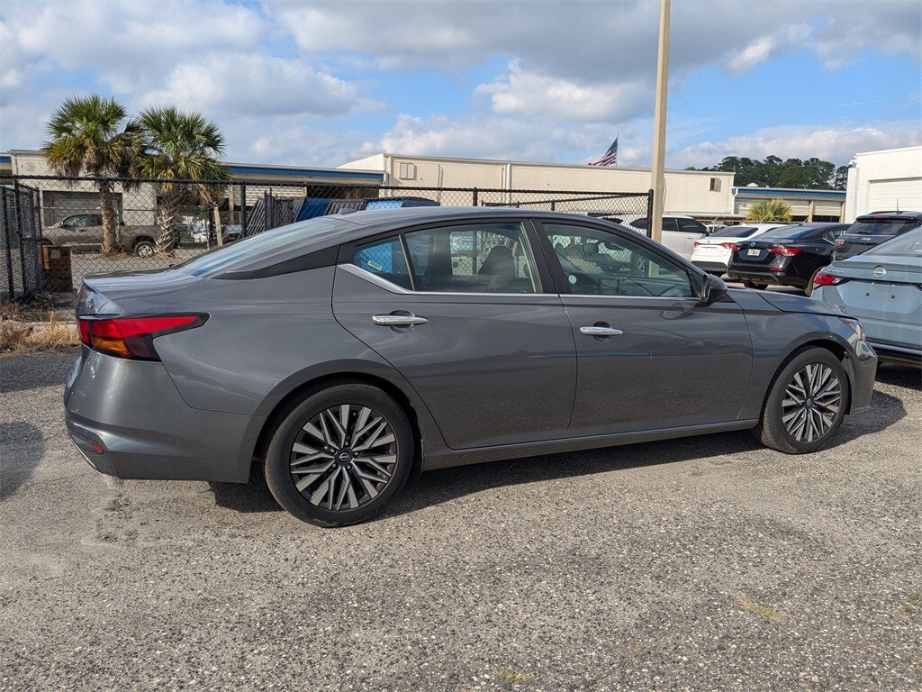 2024 Nissan Altima 2.5 SV photo 2