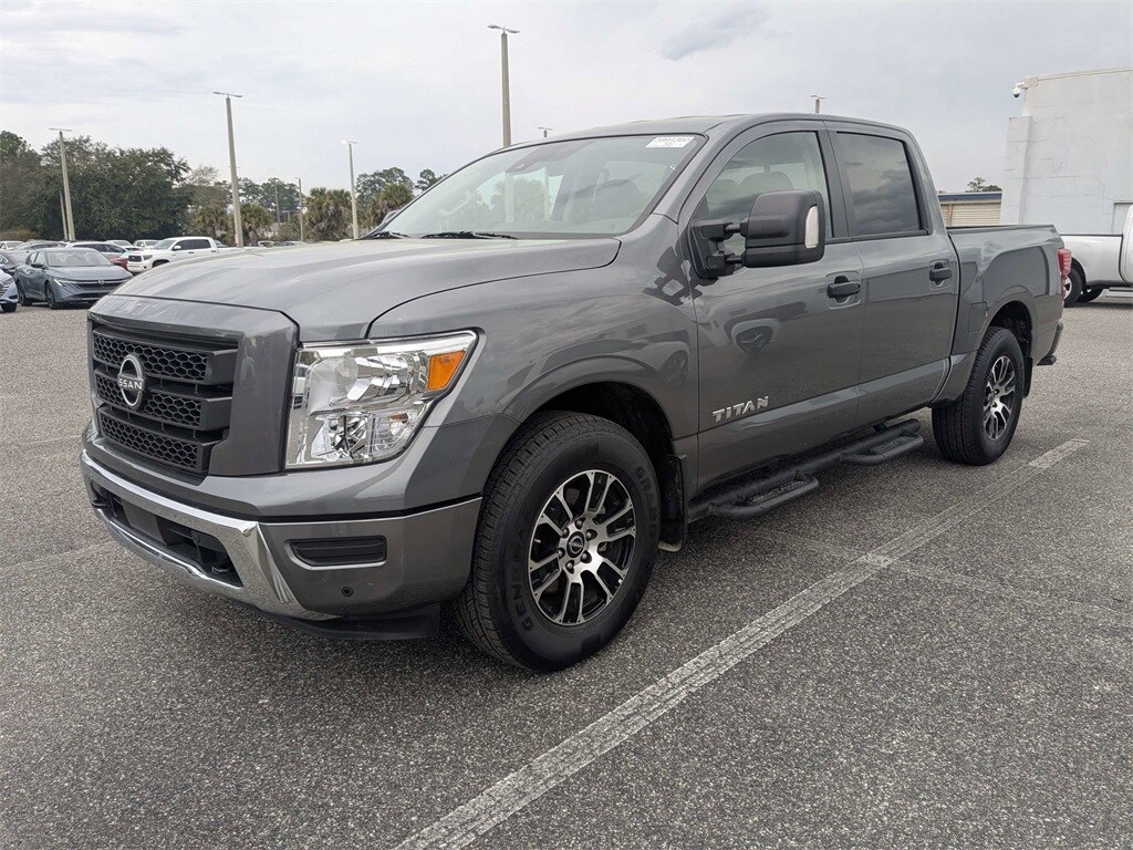 Used 2024 Nissan Titan SV Truck Crew Cab