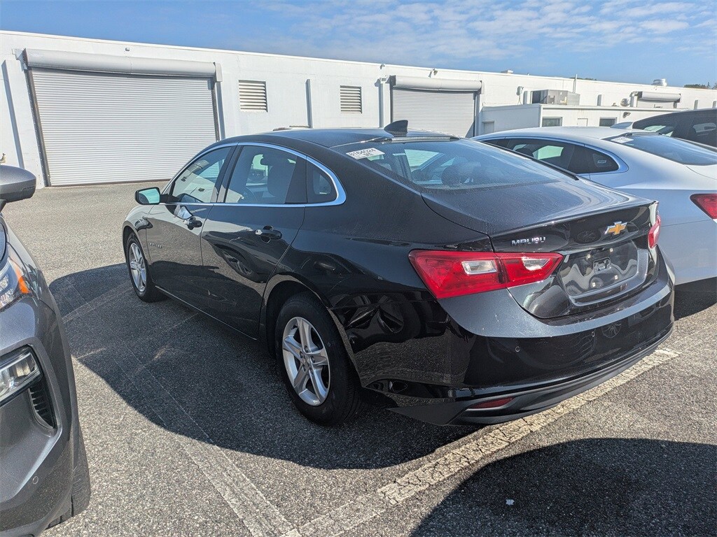 2024 Chevrolet Malibu 1LT photo 3