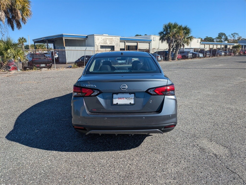 2025 Nissan Versa 1.6 S photo 4