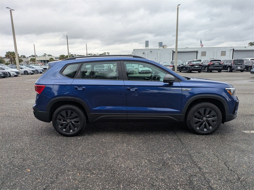 2024 Volkswagen Taos S photo 2