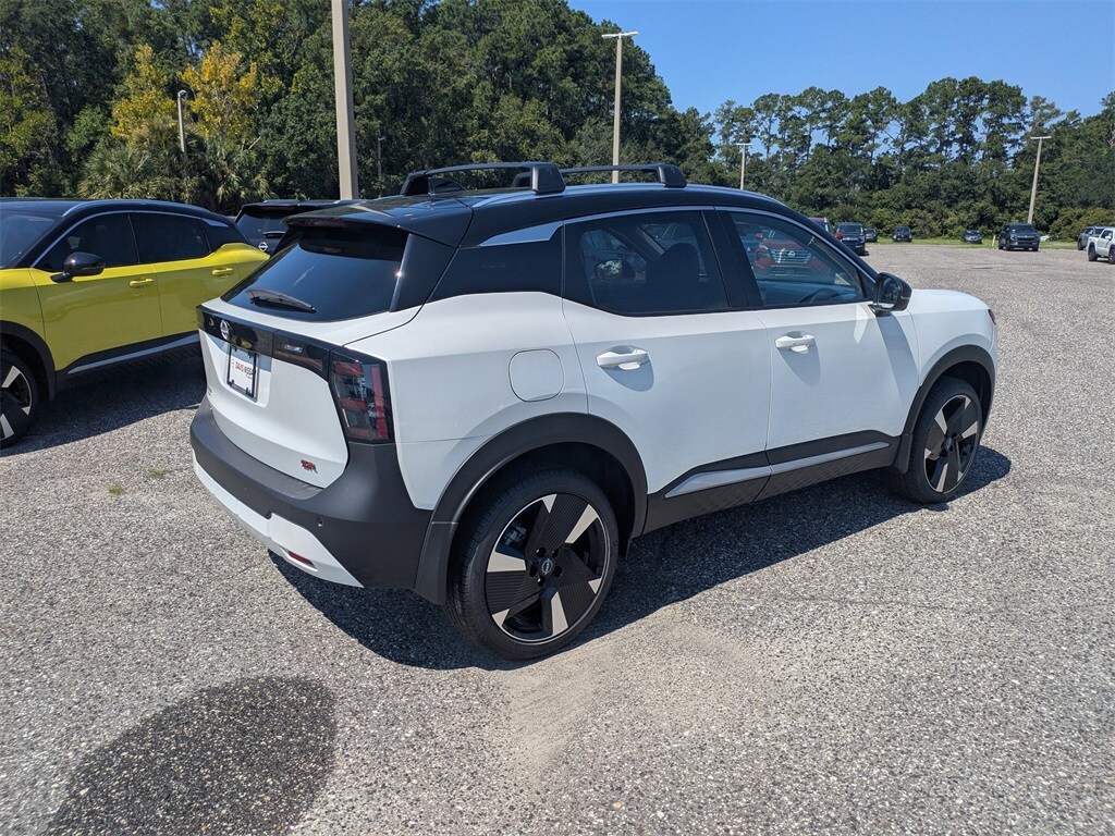 2025 Nissan Kicks SR photo 3