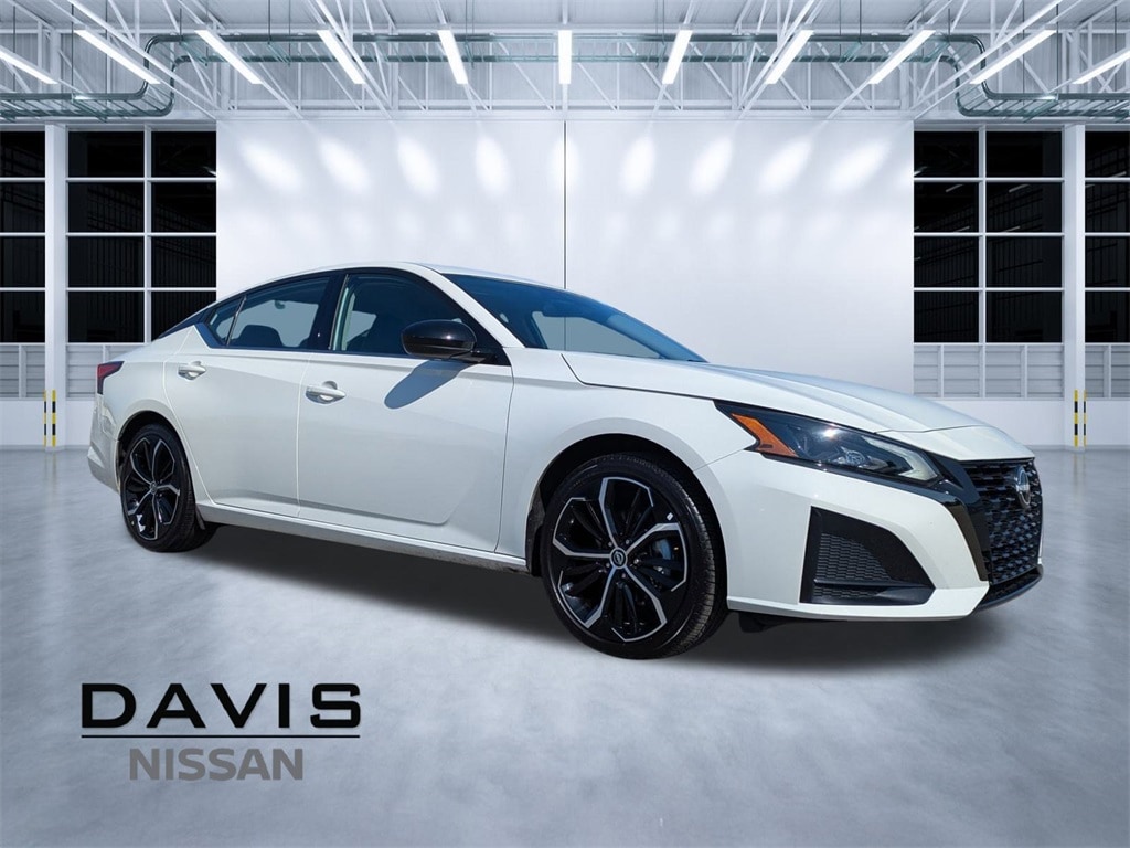 Used 2025 Nissan Altima SR Sedan