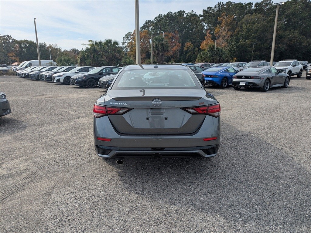 2025 Nissan Sentra SR photo 2