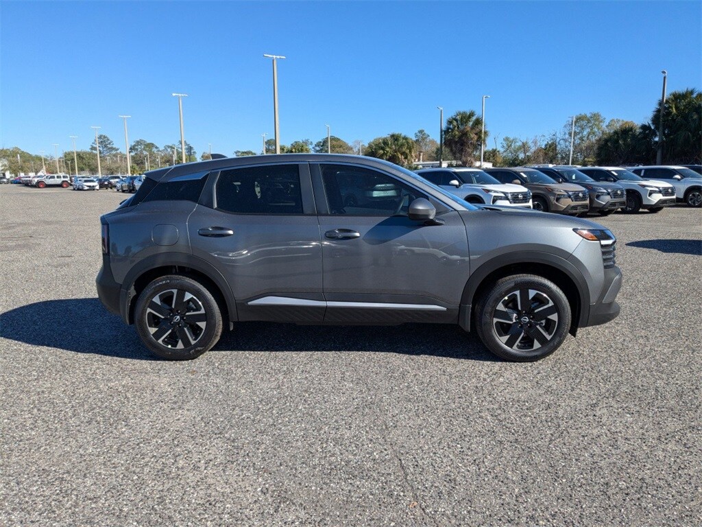 2025 Nissan Kicks SV photo 3