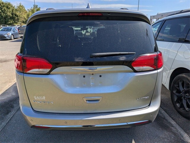 2018 Chrysler Pacifica Limited photo 3