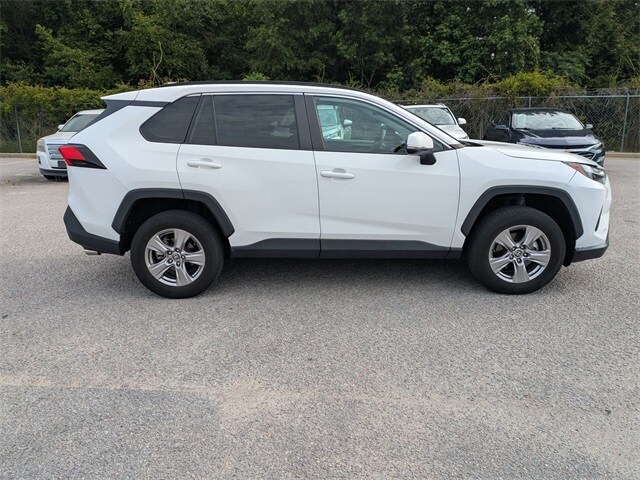 2023 Toyota RAV4 XLE photo 2