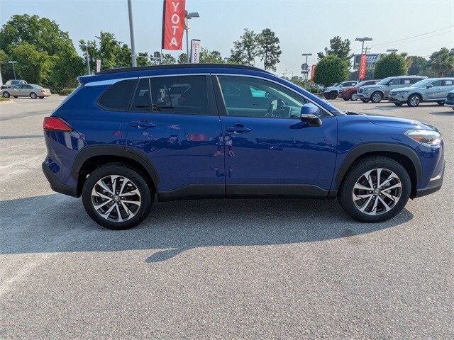 2023 Toyota Corolla Cross XLE photo 2