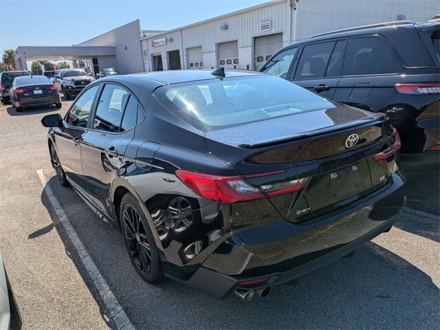 2025 Toyota Camry SE photo 3