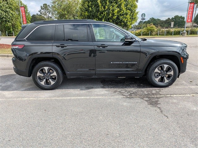 2024 Jeep Cherokee 4xe Base photo 2