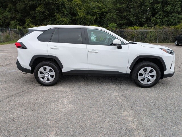 2024 Toyota RAV4 LE photo 2