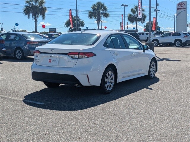 2025 Toyota Corolla LE photo 3