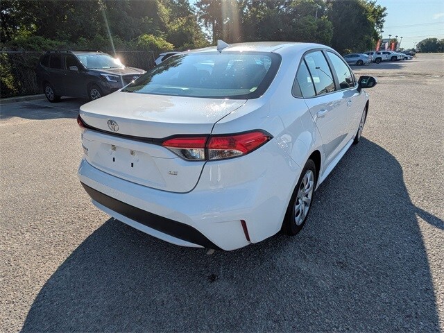 2022 Toyota Corolla LE photo 3