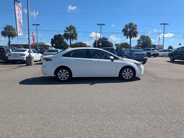 2025 Toyota Corolla LE photo 2