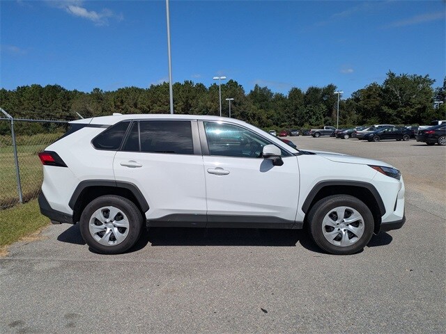 2024 Toyota RAV4 LE photo 2
