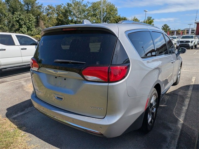 2018 Chrysler Pacifica Limited photo 2