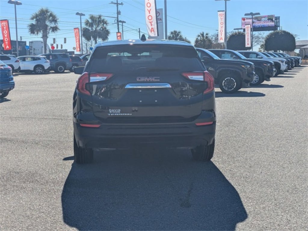 Used 2024 GMC Terrain SLE SUV