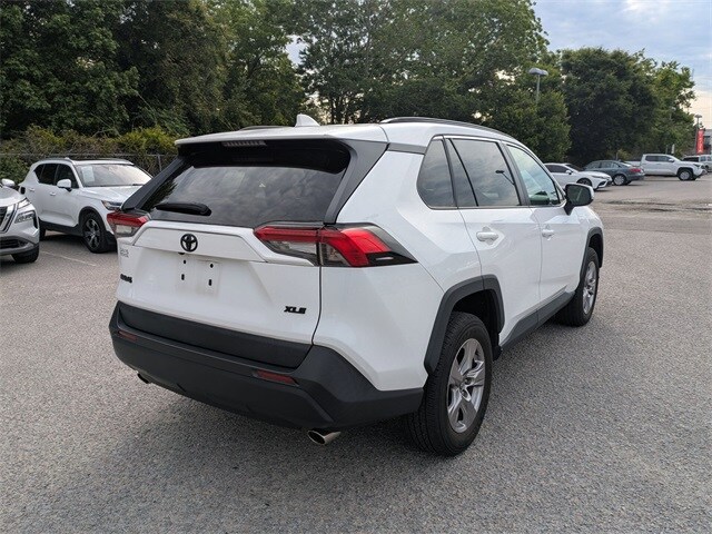 2023 Toyota RAV4 XLE photo 3