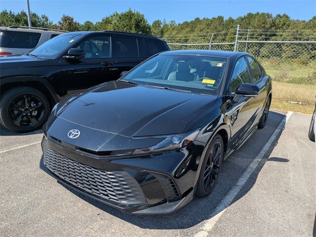 2025 Toyota Camry SE photo 4