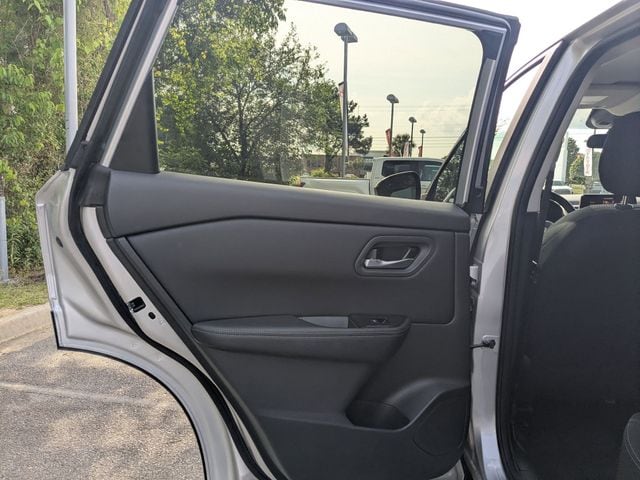 2025 Nissan Rogue SV - Photo 24