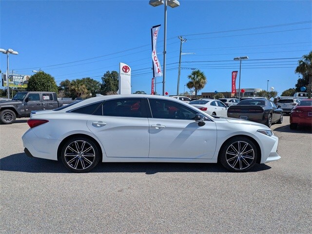 2019 Toyota Avalon Touring photo 2