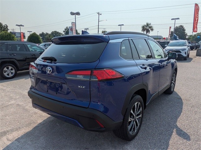 2023 Toyota Corolla Cross XLE photo 3