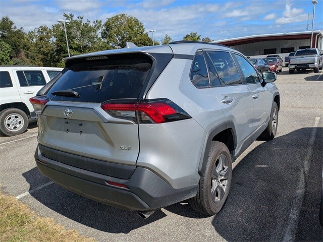 2024 Toyota RAV4 XLE photo 2