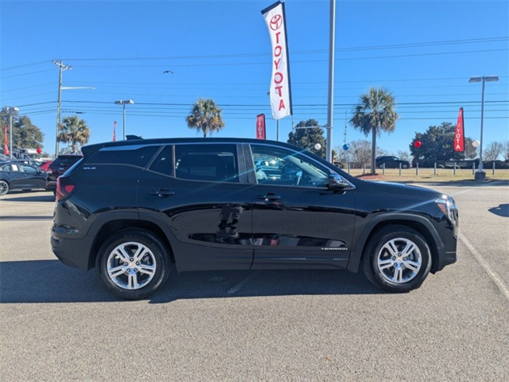 Used 2024 GMC Terrain SLE SUV