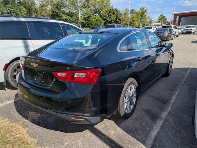 2024 Chevrolet Malibu 1LT photo 2