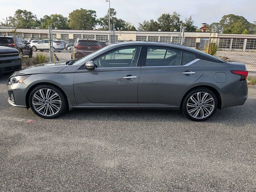 Used 2025 Nissan Altima SL Sedan