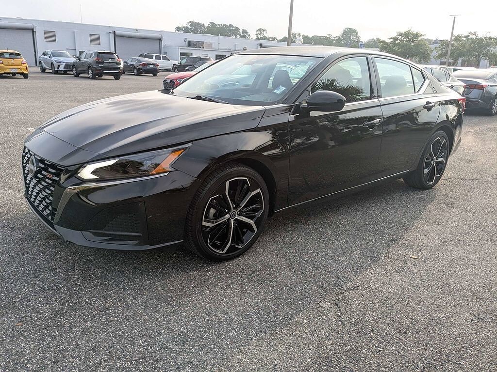 Used 2025 Nissan Altima SR Sedan
