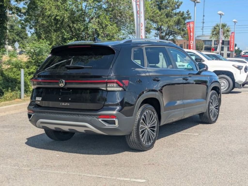 Used 2025 Volkswagen Taos 1.5T SE SUV
