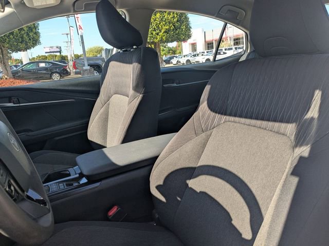2025 Toyota Camry LE - Photo 14