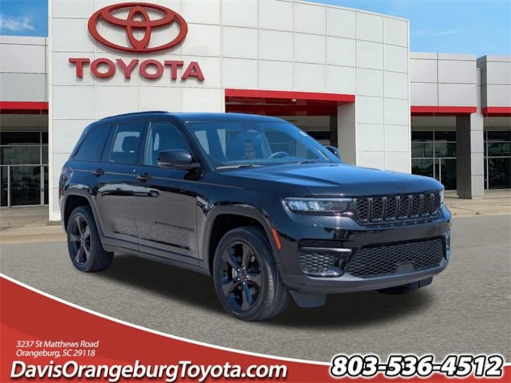 Used 2023 Jeep Grand Cherokee Laredo SUV