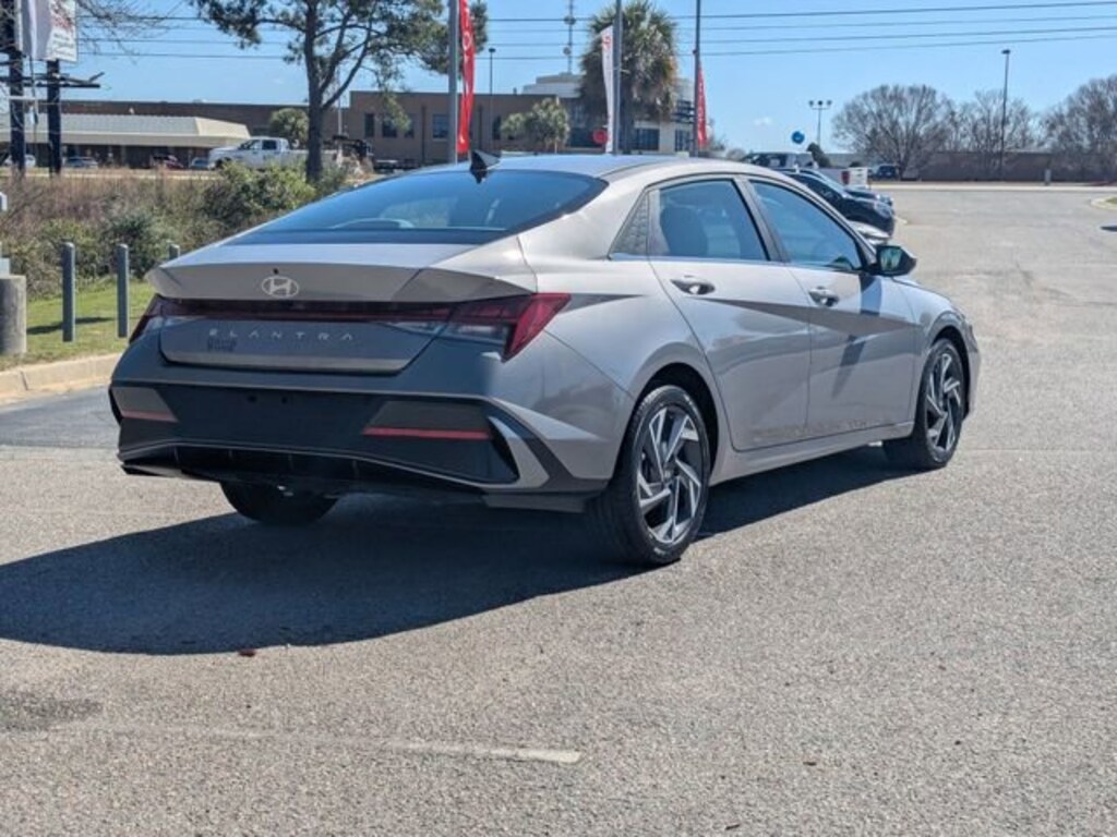 Used 2025 Hyundai Elantra SEL Convenience Sedan