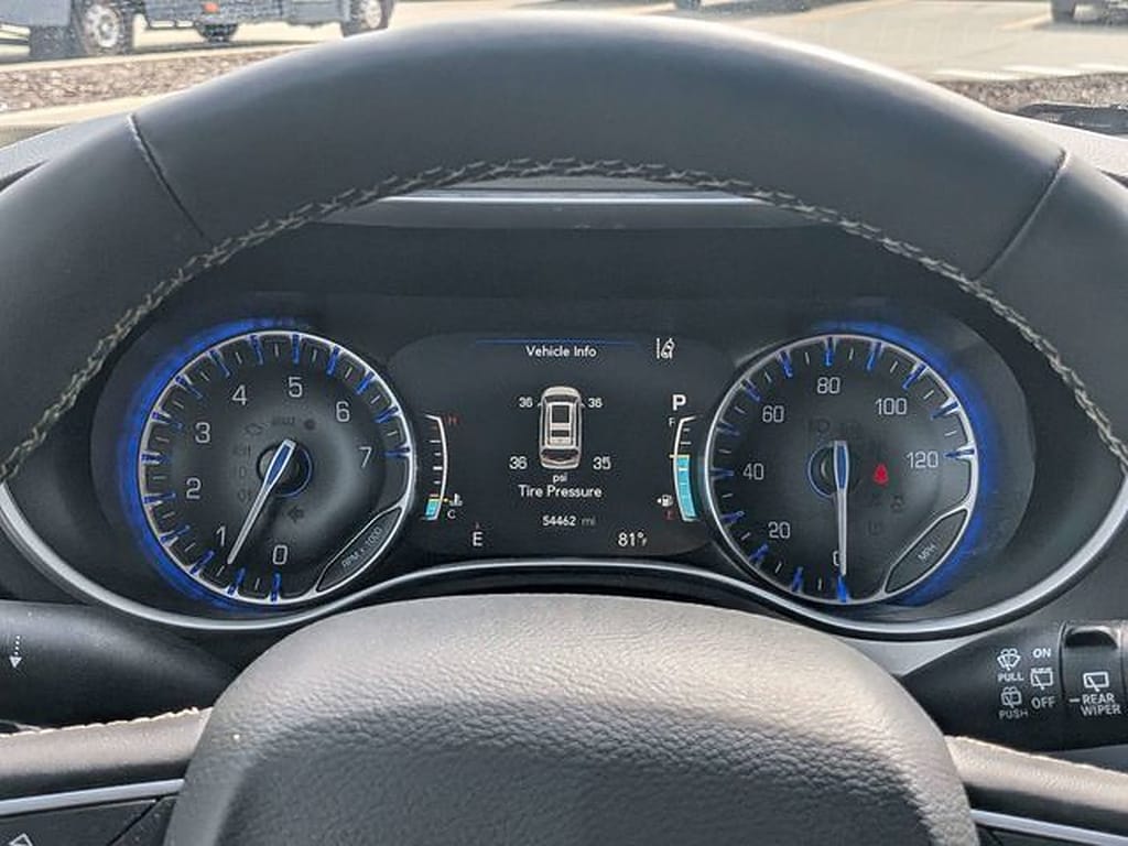 2024 Chrysler Pacifica Touring L - Photo 10
