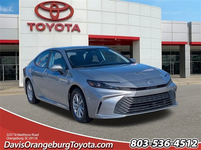 2025 Toyota Camry LE's photo